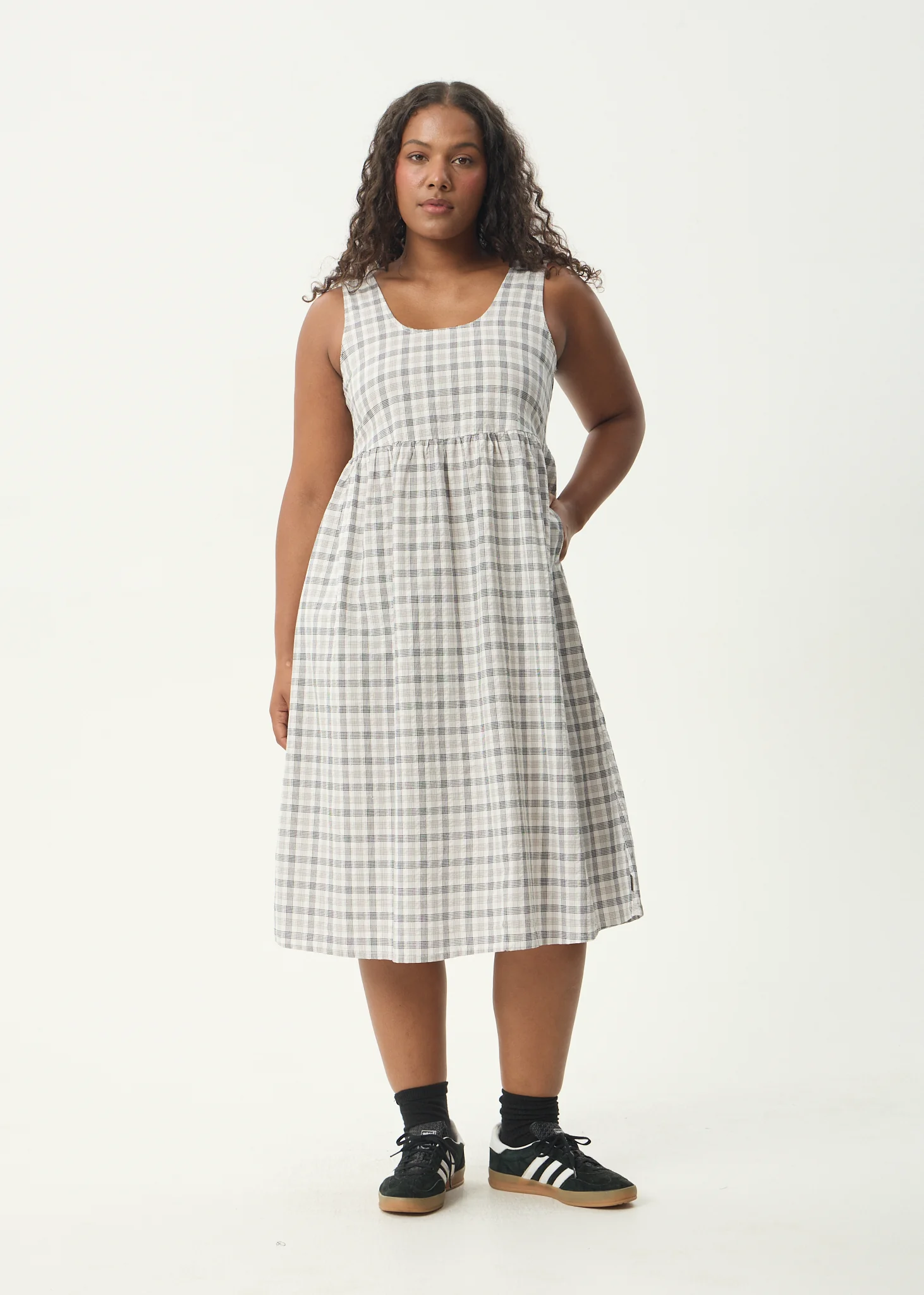 AFENDS Womens Leo - Seersucker Midi Dress - Black / White - Image 5